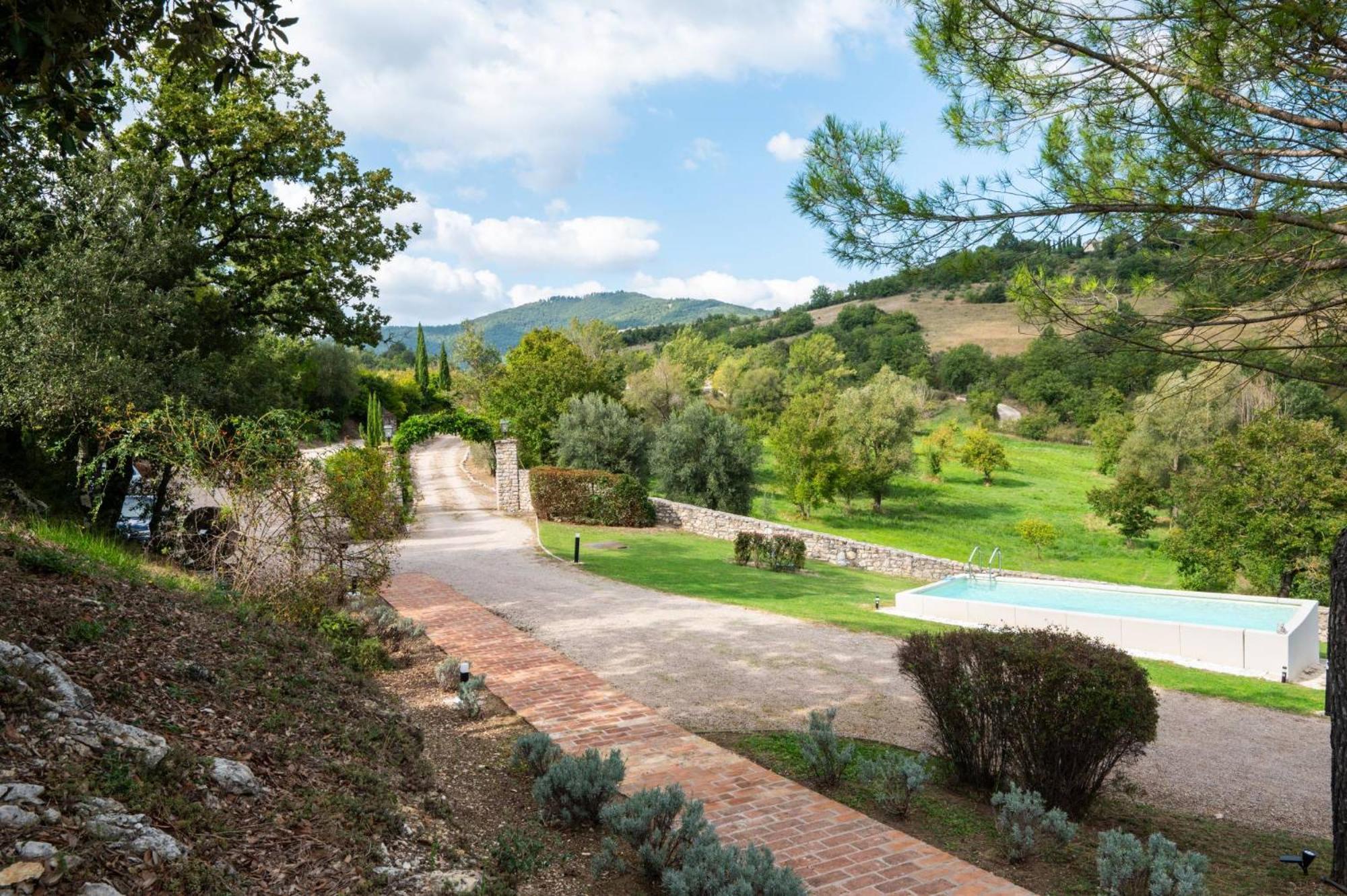 Castello Valenzino Bed & Breakfast Antognola Ngoại thất bức ảnh