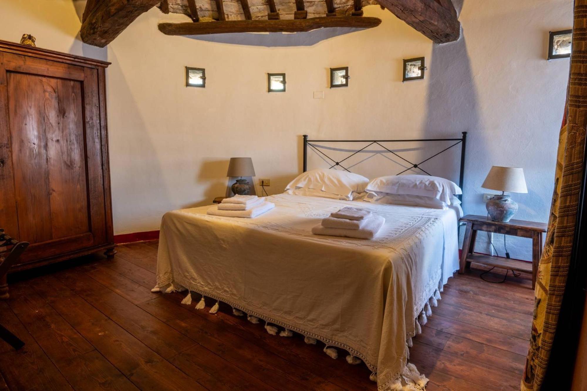Castello Valenzino Bed & Breakfast Antognola Ngoại thất bức ảnh