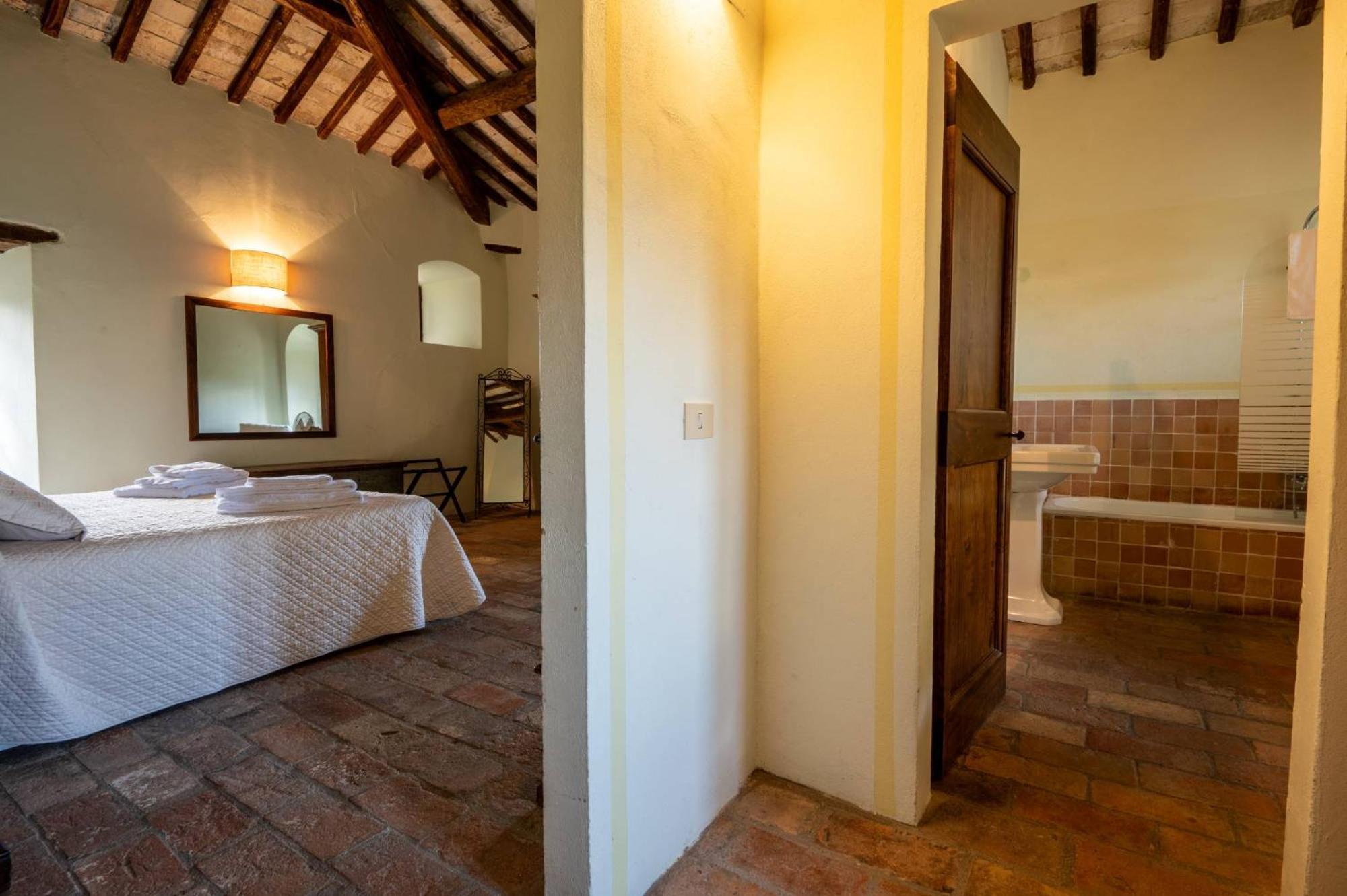 Castello Valenzino Bed & Breakfast Antognola Ngoại thất bức ảnh
