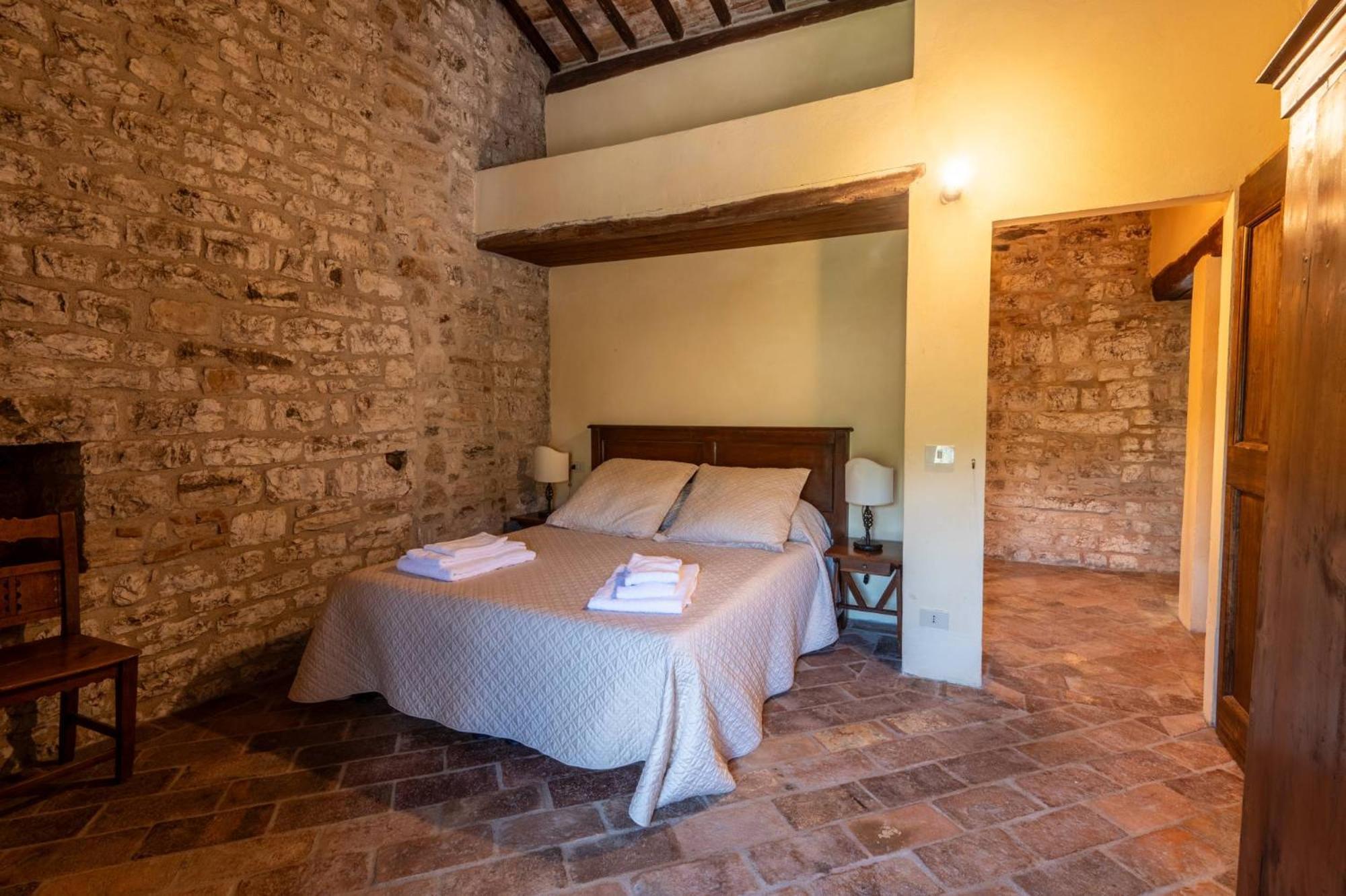 Castello Valenzino Bed & Breakfast Antognola Ngoại thất bức ảnh