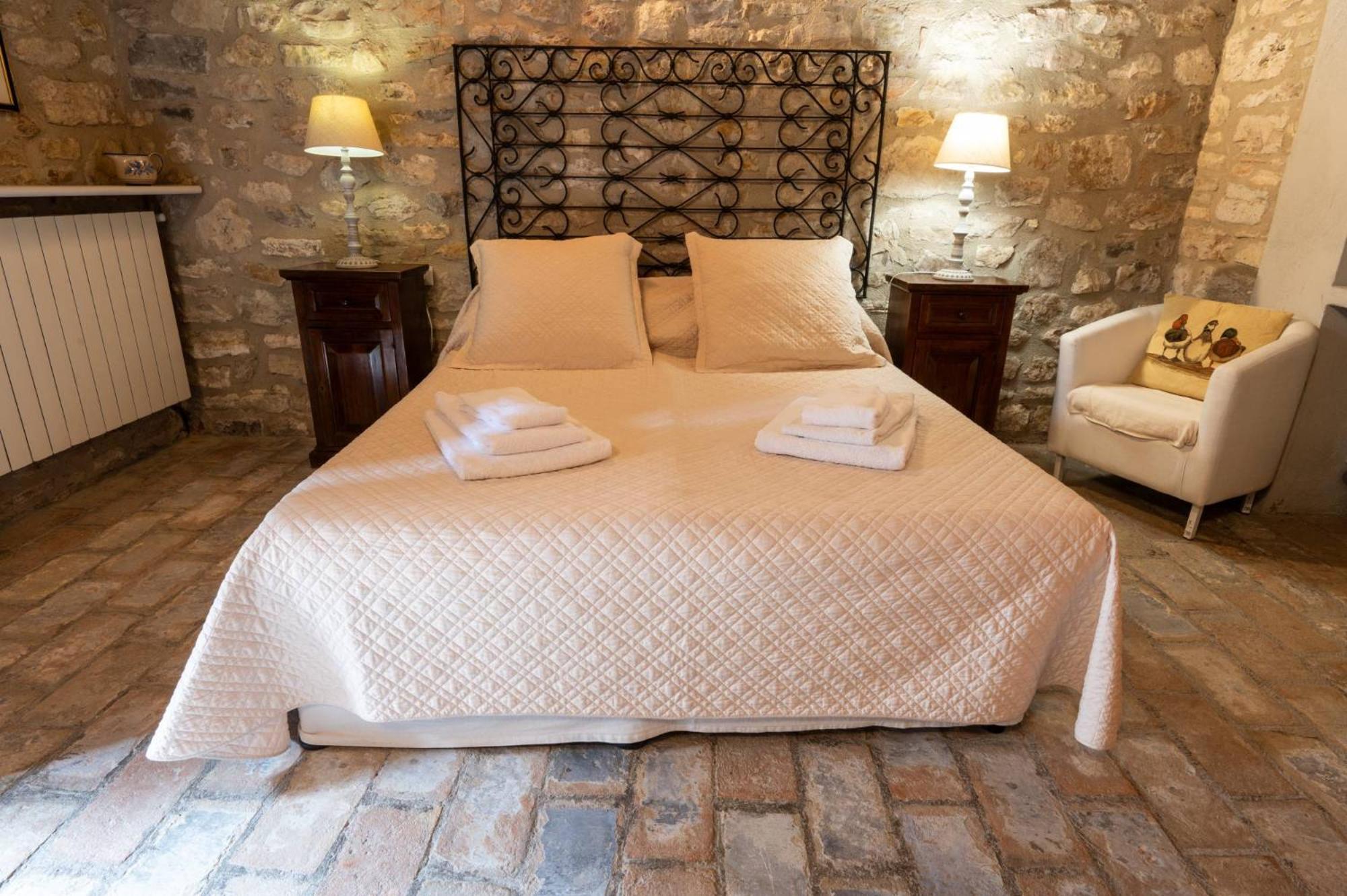 Castello Valenzino Bed & Breakfast Antognola Ngoại thất bức ảnh
