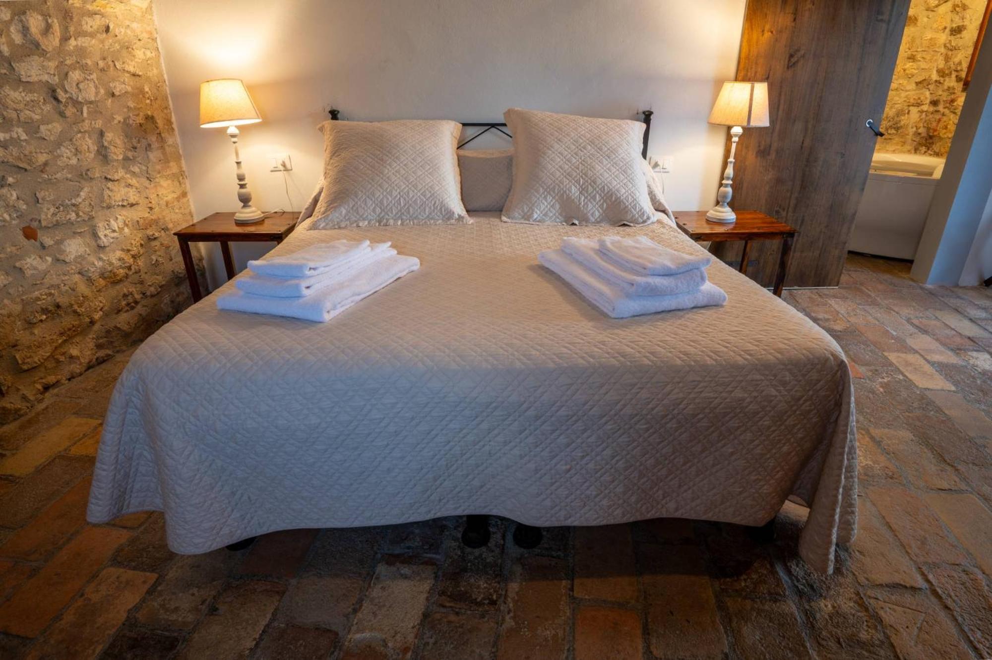 Castello Valenzino Bed & Breakfast Antognola Ngoại thất bức ảnh