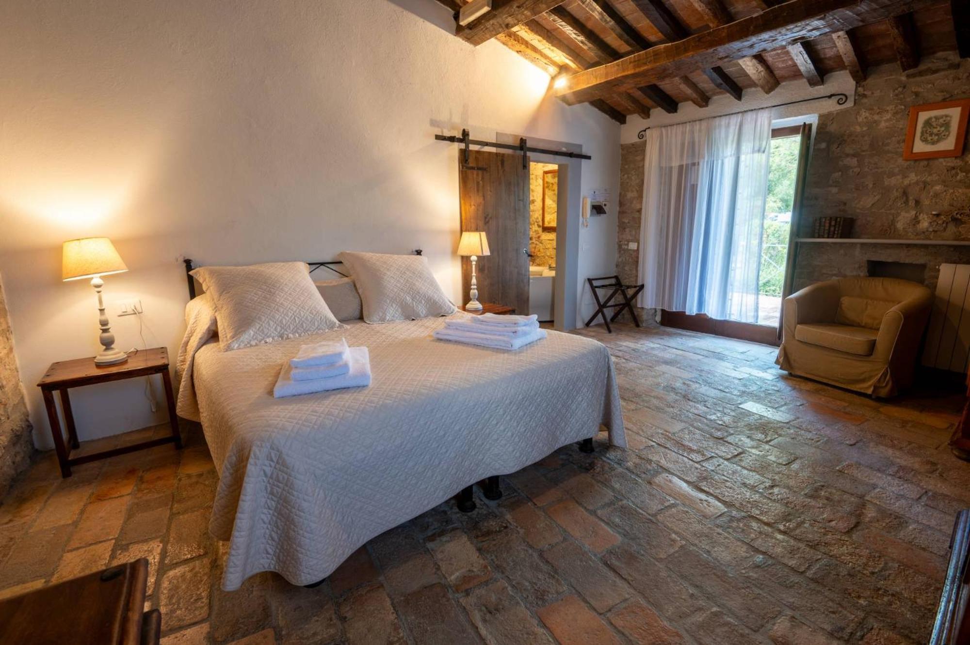 Castello Valenzino Bed & Breakfast Antognola Ngoại thất bức ảnh