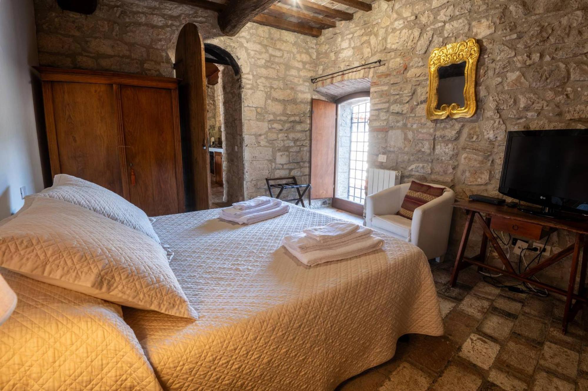 Castello Valenzino Bed & Breakfast Antognola Ngoại thất bức ảnh