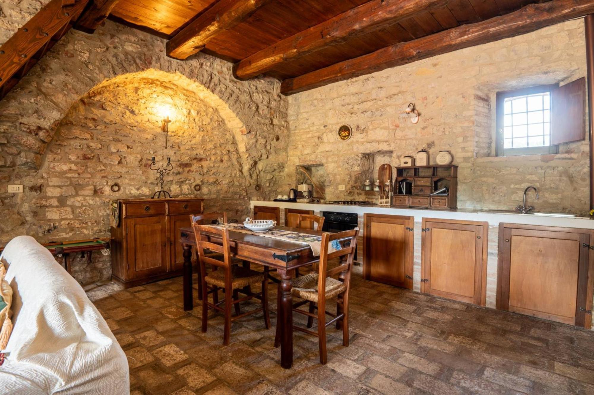 Castello Valenzino Bed & Breakfast Antognola Ngoại thất bức ảnh