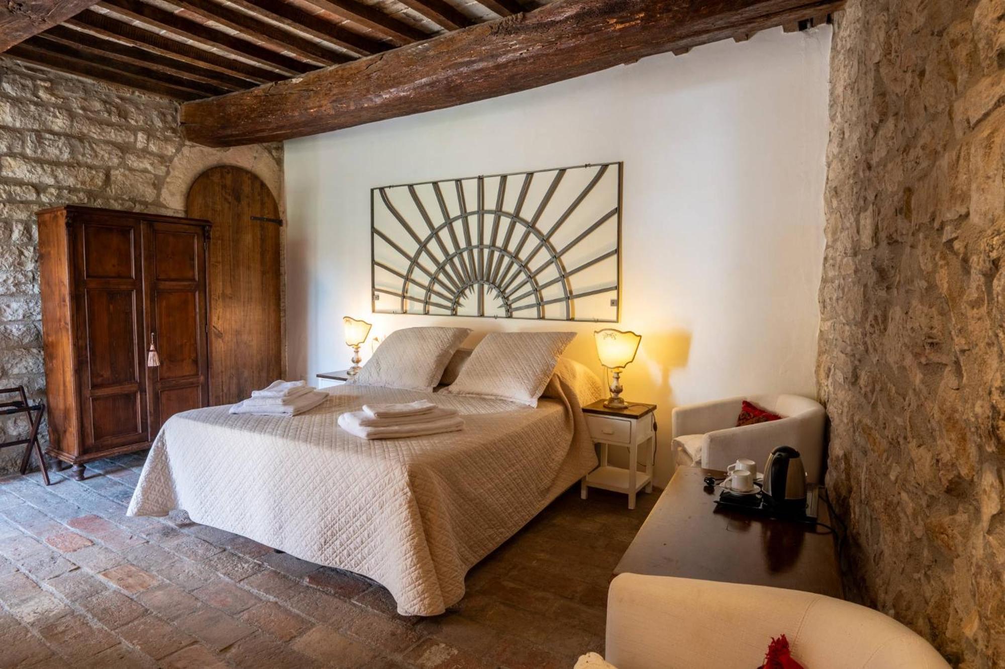 Castello Valenzino Bed & Breakfast Antognola Ngoại thất bức ảnh